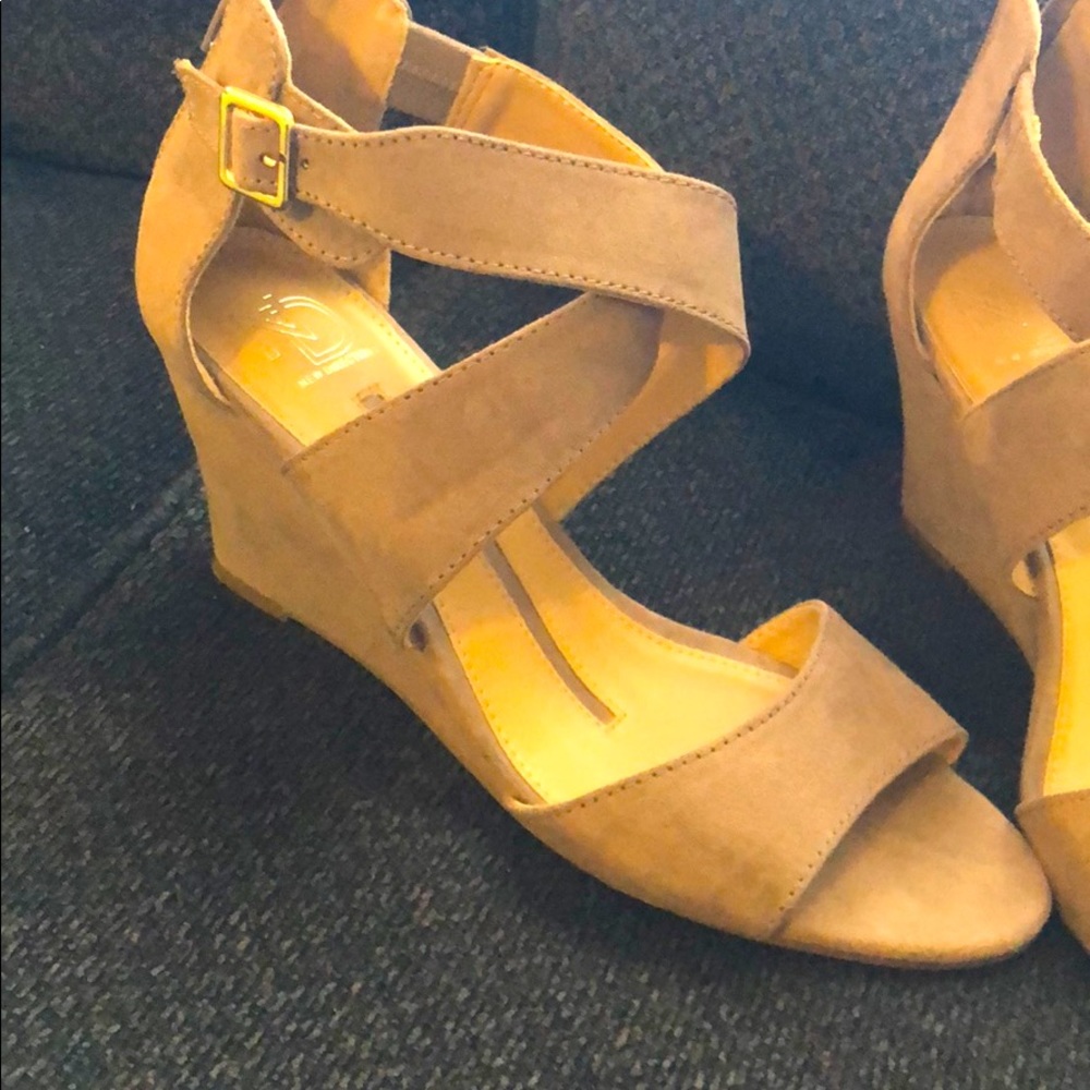 New Directions Tan Sandal!